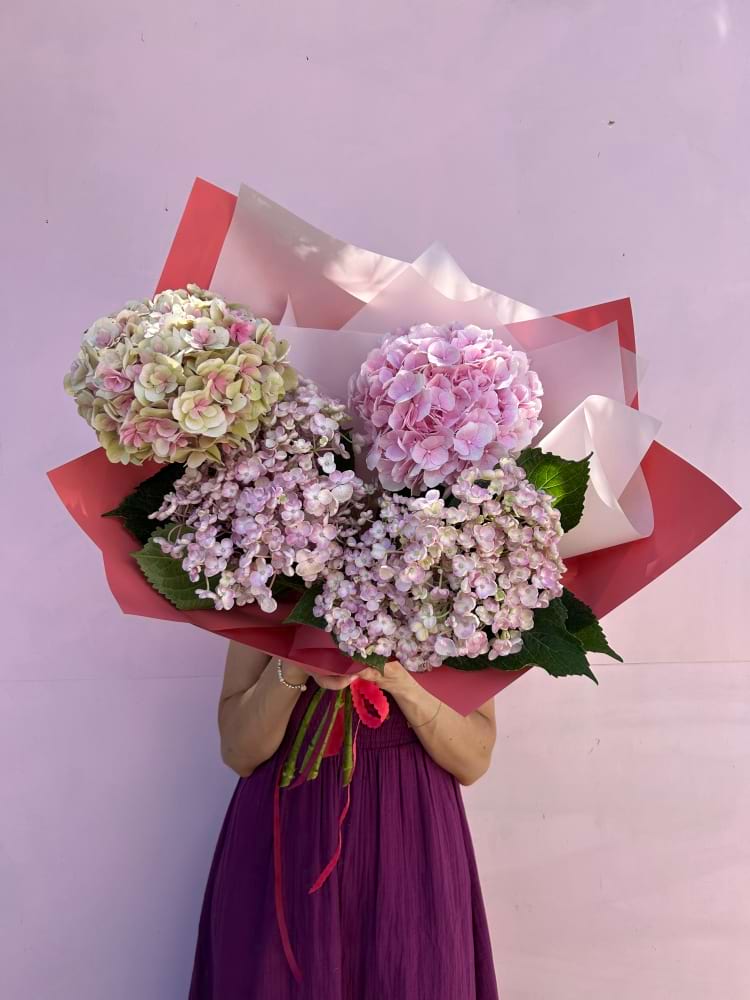 Perfect big fluffy heads of petals in tones of pink, all wrapped to perfection- hydrangeas will always have our hearts!